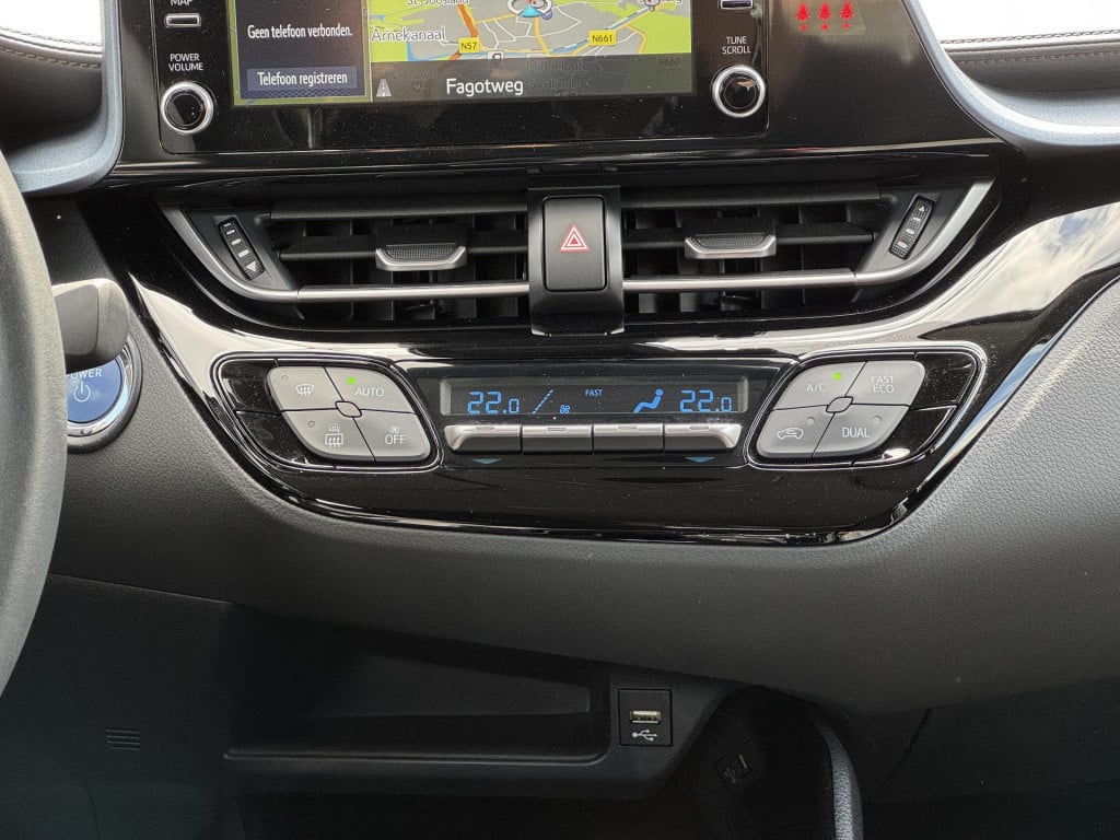 Toyota C-hr 1.8 hybrid dynamic | trekhaak afneembaar | navigatie | camera |