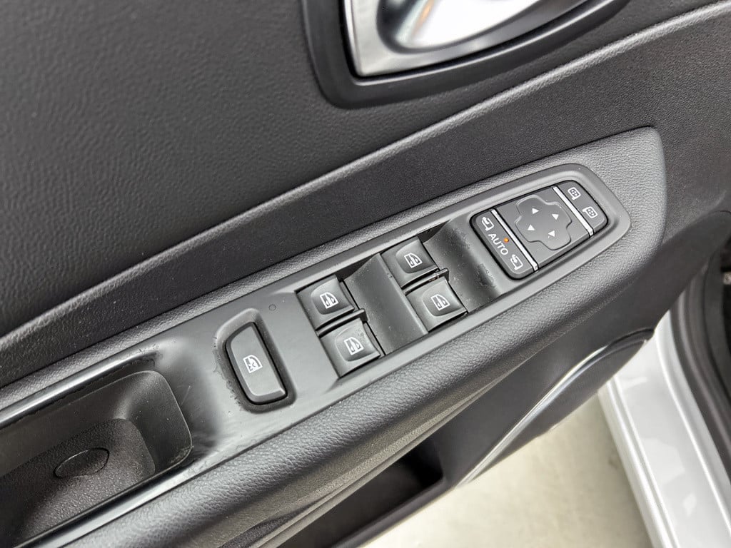 Renault Captur 1.3 tce intens / trekhaak / bose sound / camera / carplay-an