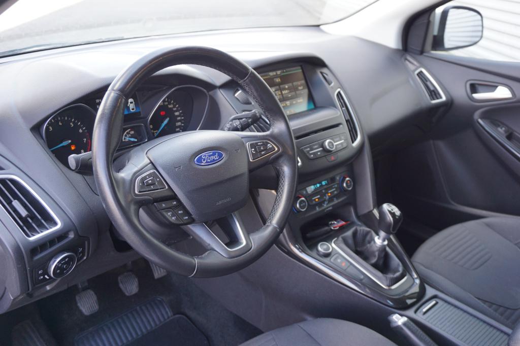 Ford Focus wagon 1.0 titanium edition climate / navi / cruise / parkeers. /