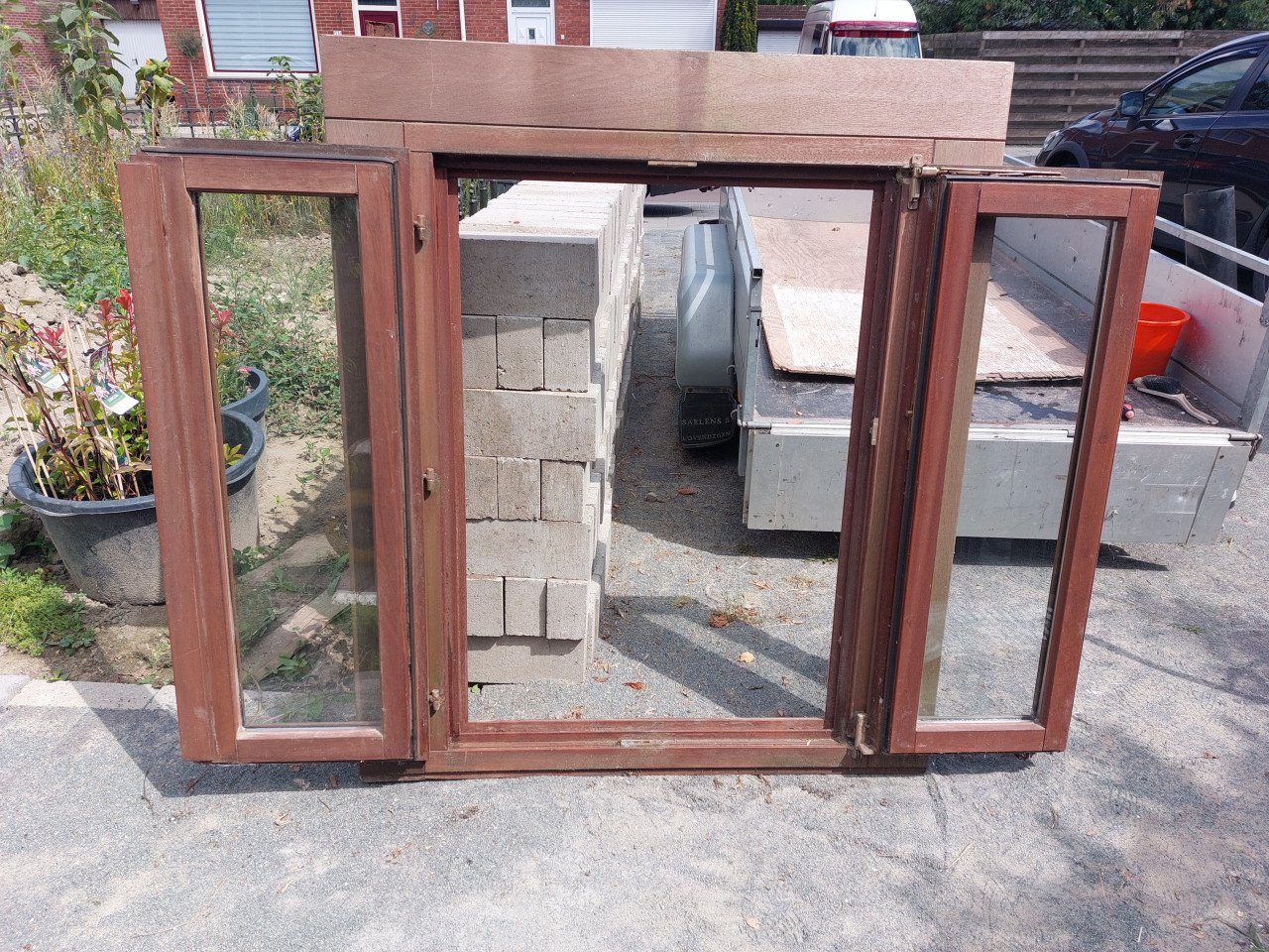 Hardhouten raam