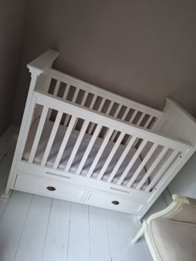 Landelijke complete babykamer
