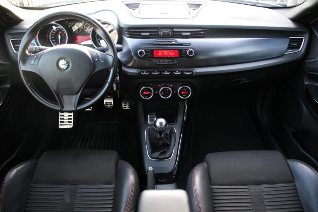 Alfa Romeo Giulietta 1.4 turbo super- sportiva - leer/alcantara - stoelverw