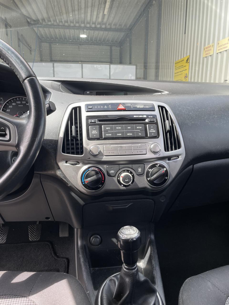Hyundai i20 1.2| 5-DRS 2012 Blauw - DEFECTE KOPPAKKING