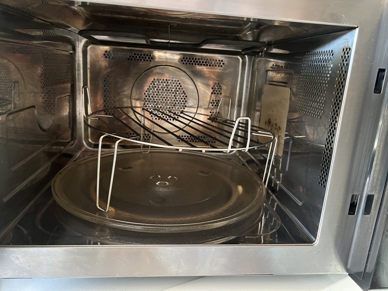Combi-magnetron oven (28 liter) - CMV328ZT als nieuw
