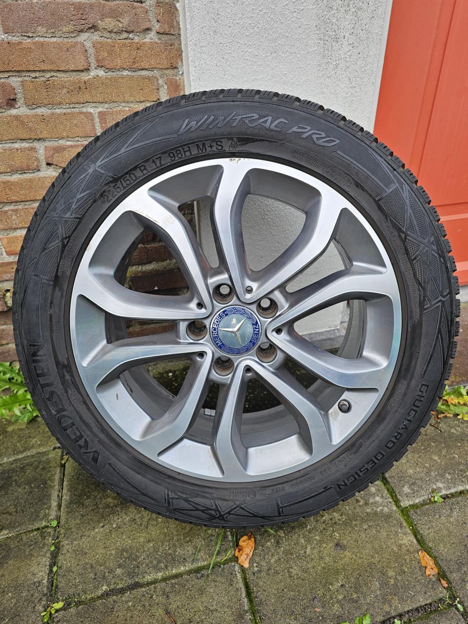 17" Mercedes Breedset Winterbanden + TPMS | Vredestein