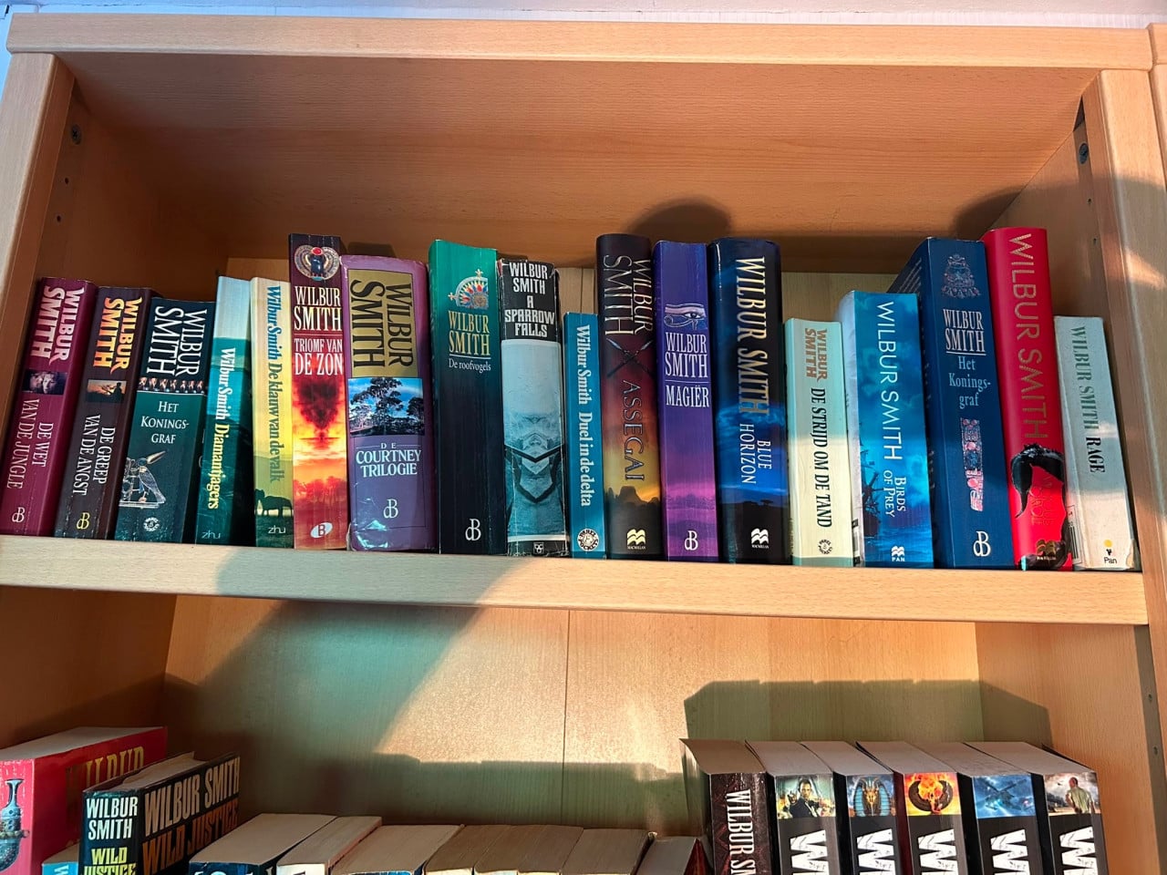 Grote verzameling thrillers (>1.000 st) incl 8 boekenkasten