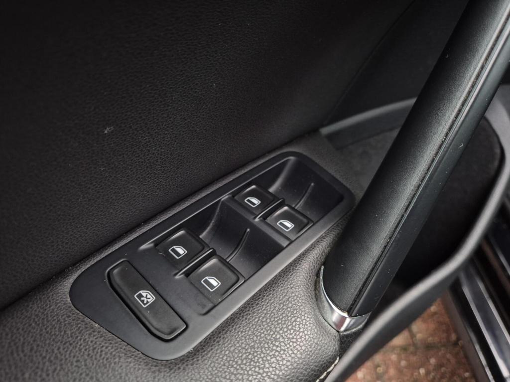 Volkswagen Golf 1.2 tsi comfortline / keyless / massagestoel / schuifdak / 