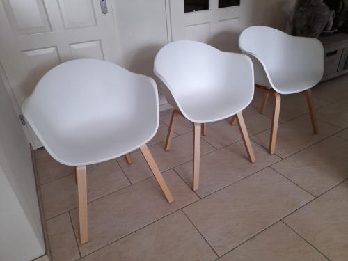 3 Leuke stoelen (z.g.a.n.)  €20 per stuk