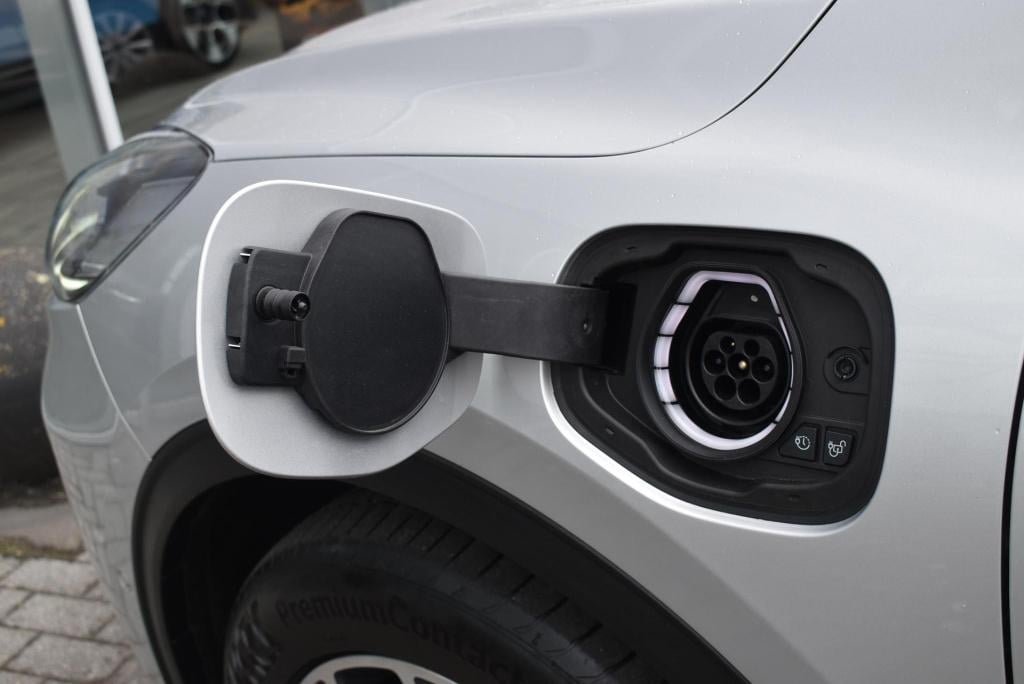 Ford Kuga 2.5 phev titanium x | climate control | adaptive cruise control |