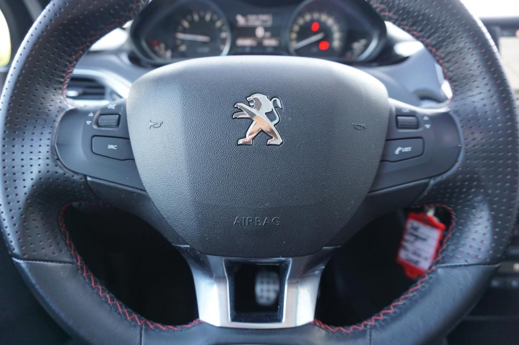 Peugeot 208 1.2 puretech gt-line airco / navi / cruise / camera / pano / ca
