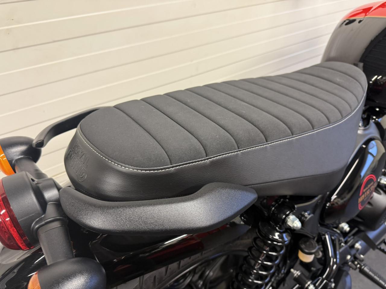 Jonge en complete Royal Enfield HNTR 350!