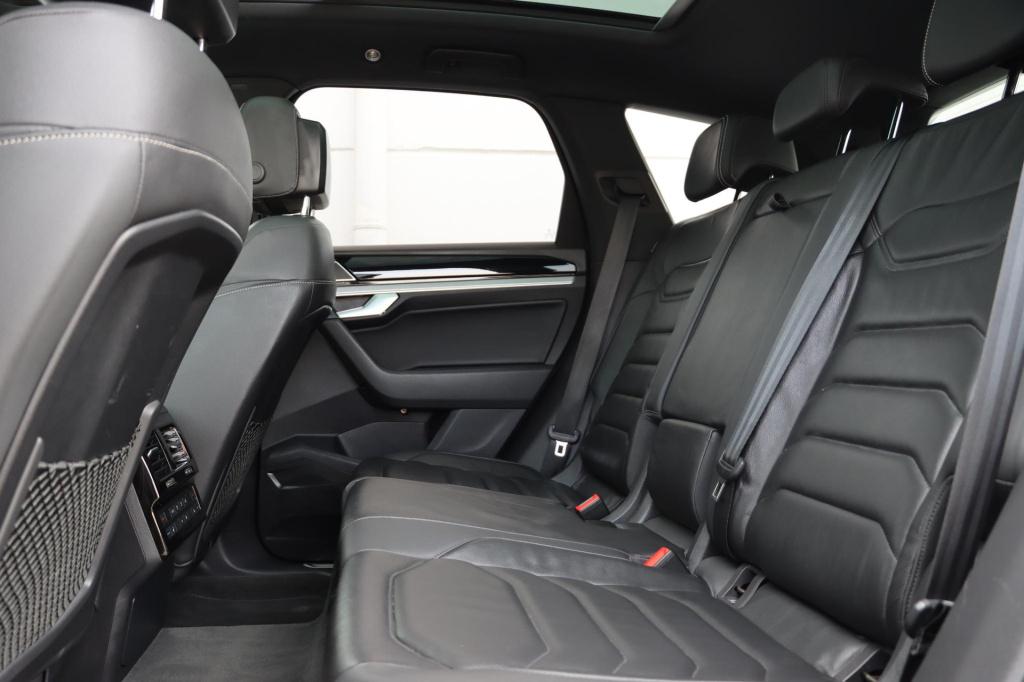 Volkswagen Touareg 3.0 tsi ehybrid 4motion black style 380pk tiptronic | so
