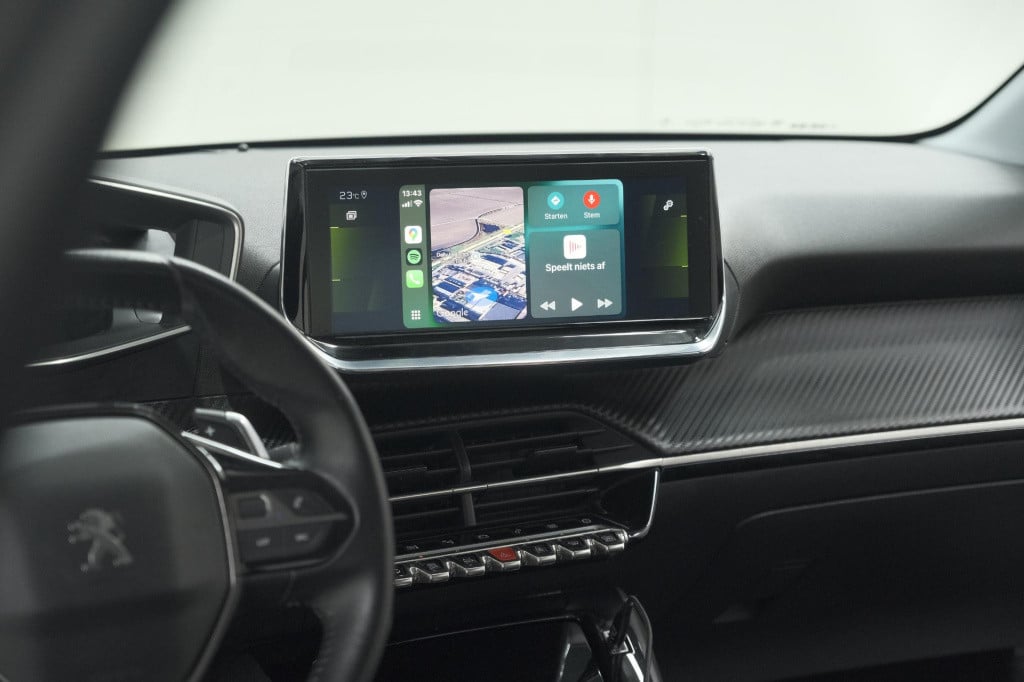 Peugeot 208 puretech 100 eat8 allure | camera | apple carplay | navigatie |