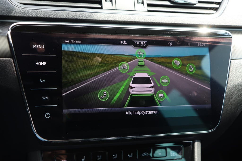 Skoda Superb combi 1.4 tsi iv sportline 218pk dsg6