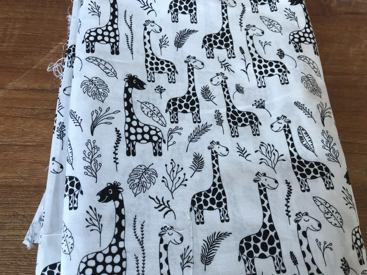 Katoen wit met zwarte giraffe
