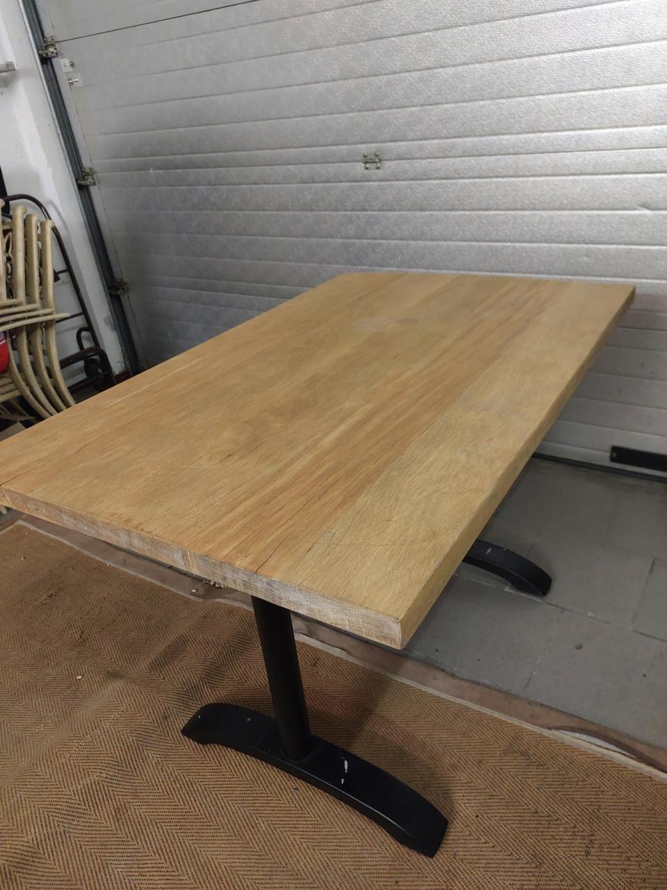 Mooie tuintafel met eiken blad