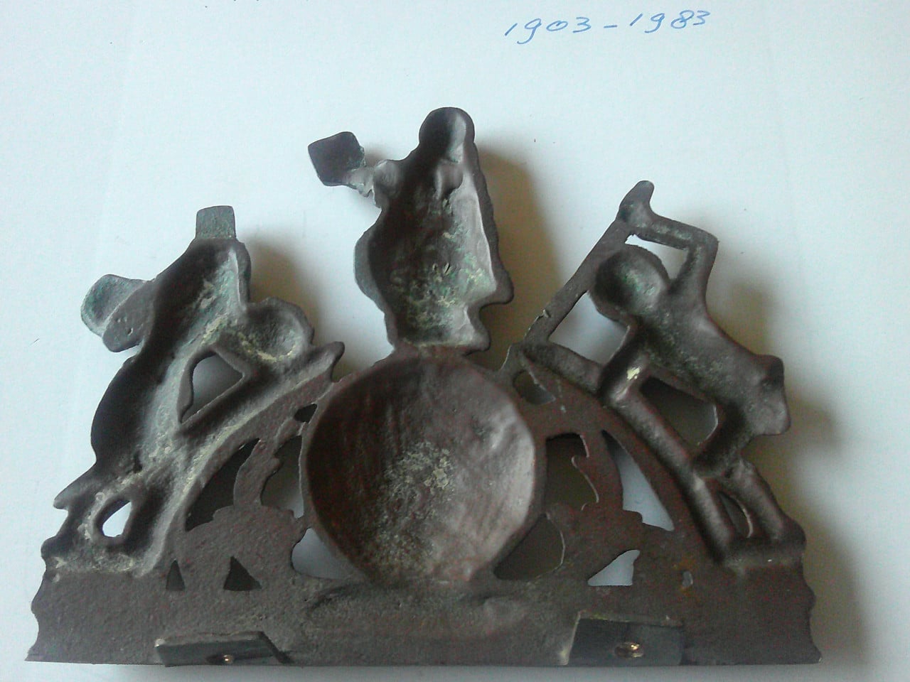 19 DE EEUWS BRONZEN ORNAMENTJE