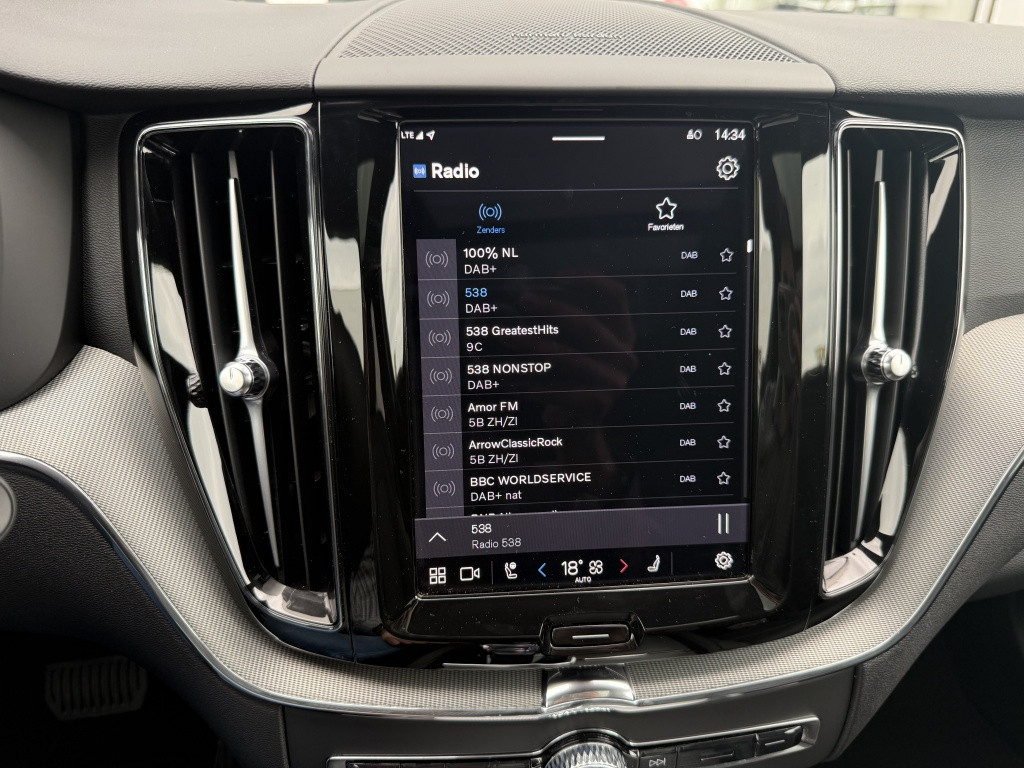 Volvo XC60 t8 455pk recharge black edition| panodak| trekhaak| adap.cruise|