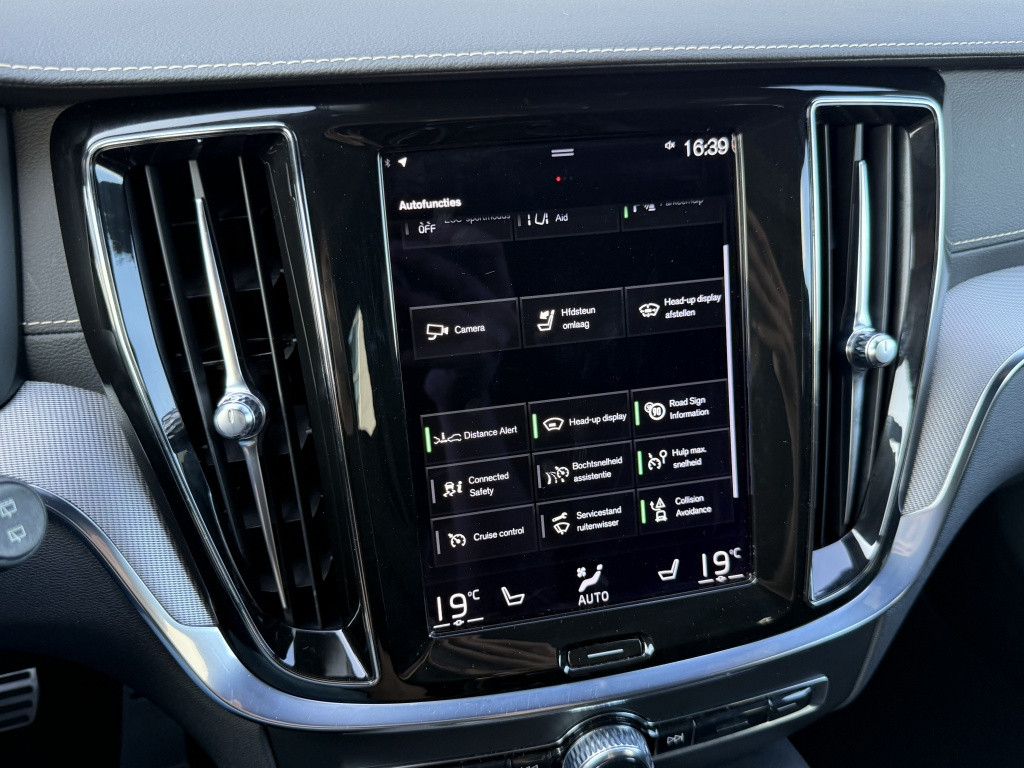 Volvo V60 v60 t6 340pk r-design| panodak| adap.cruise| 360camera| hud| key
