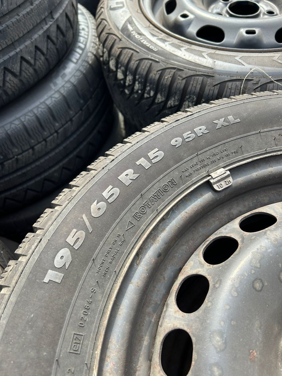 AUDI STALEN VELGEN MET NOKIAN HAKKAPELITTA R BANDEN