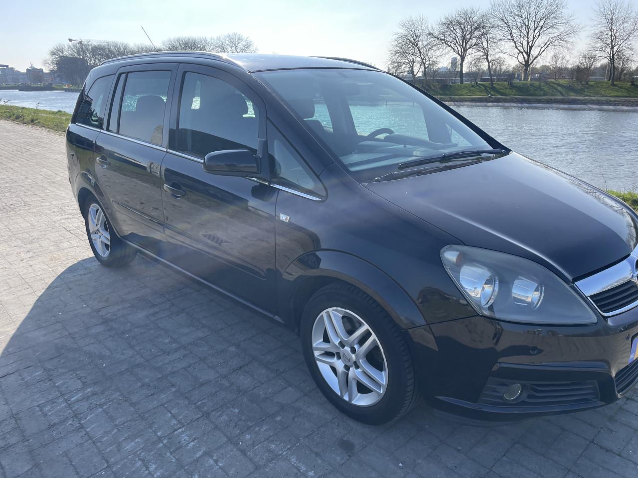 Opel zafira 2.2 7 zits 1650euro
