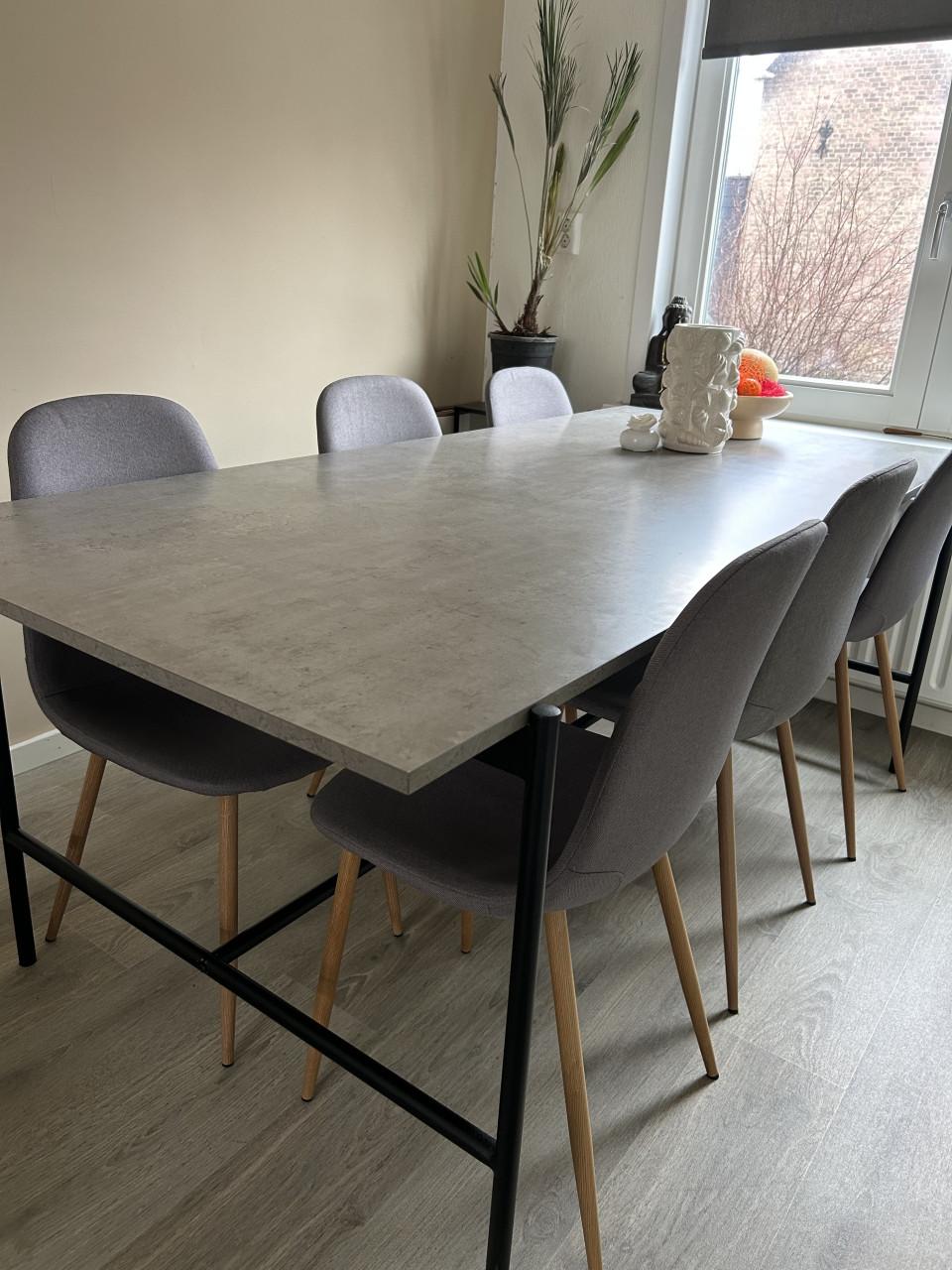 Eettafel 6/8 personen incl. 6 stoelen