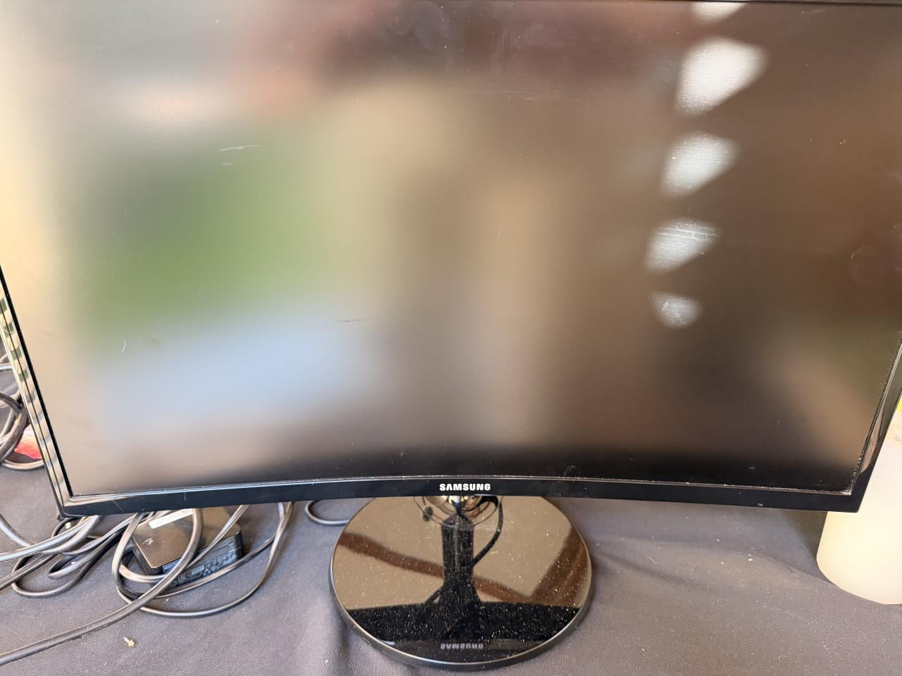 Curved beeldscherm