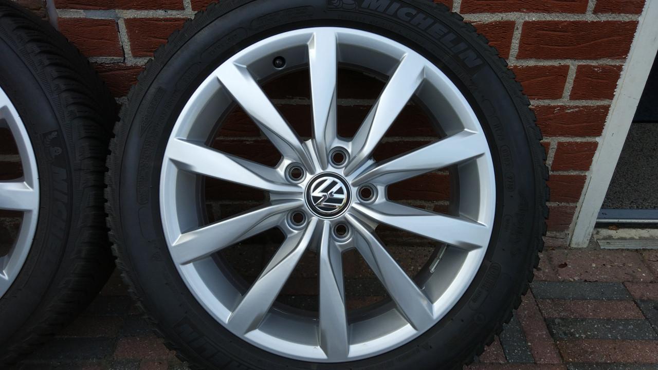 VW Golf Winterbanden + Dijon Velgen 17 inch Orgineel Top Staat