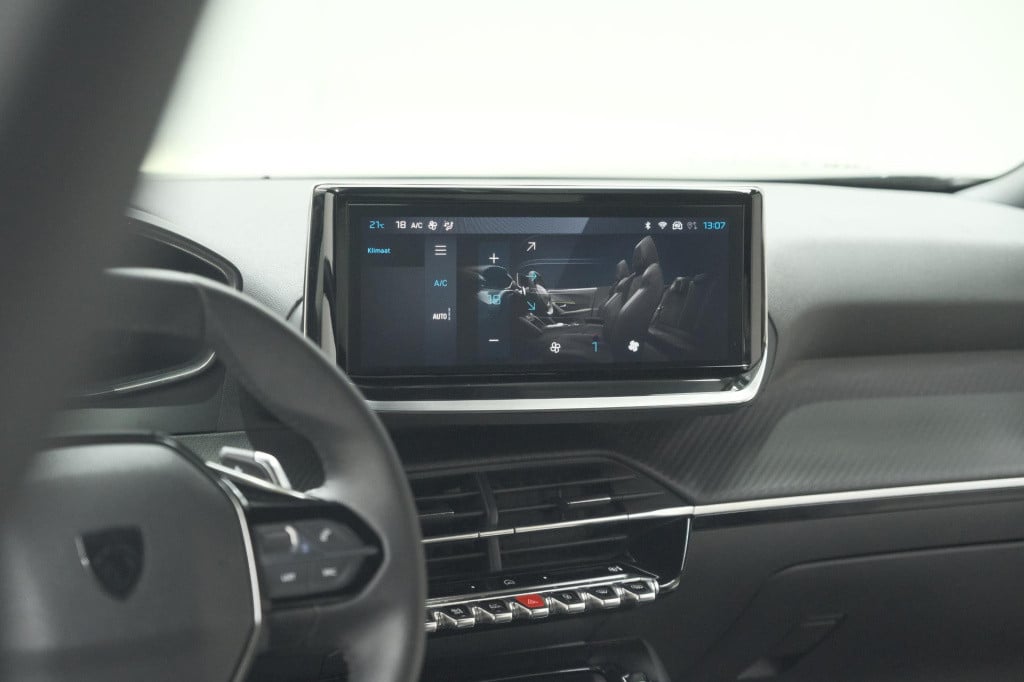 Peugeot 2008 hybrid 136 e-dcs6 allure | 360 camera | navigatie | adaptieve 