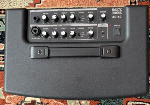 Roland AC-40 akoestische gitaar versterker. super prijsje!