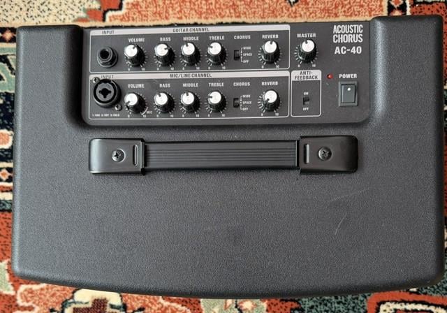 Roland AC-40 akoestische gitaar versterker. super prijsje!