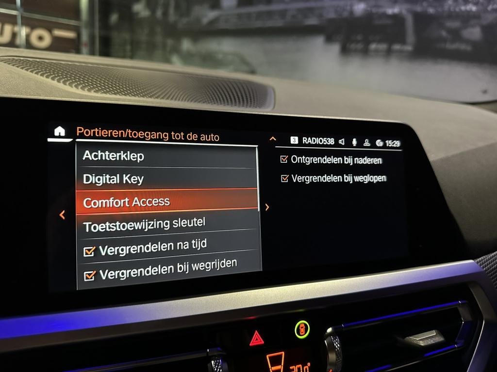 BMW 3-serie 320i high executive *facelift*memory*hud*camera*keyless