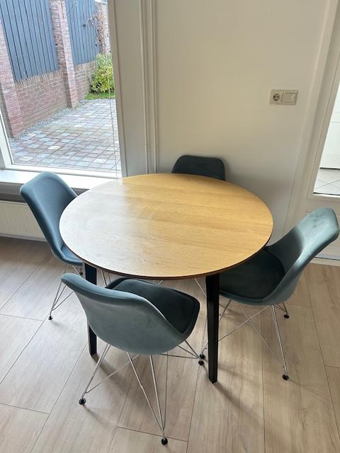Ronde eettafel incl. 4 stoelen