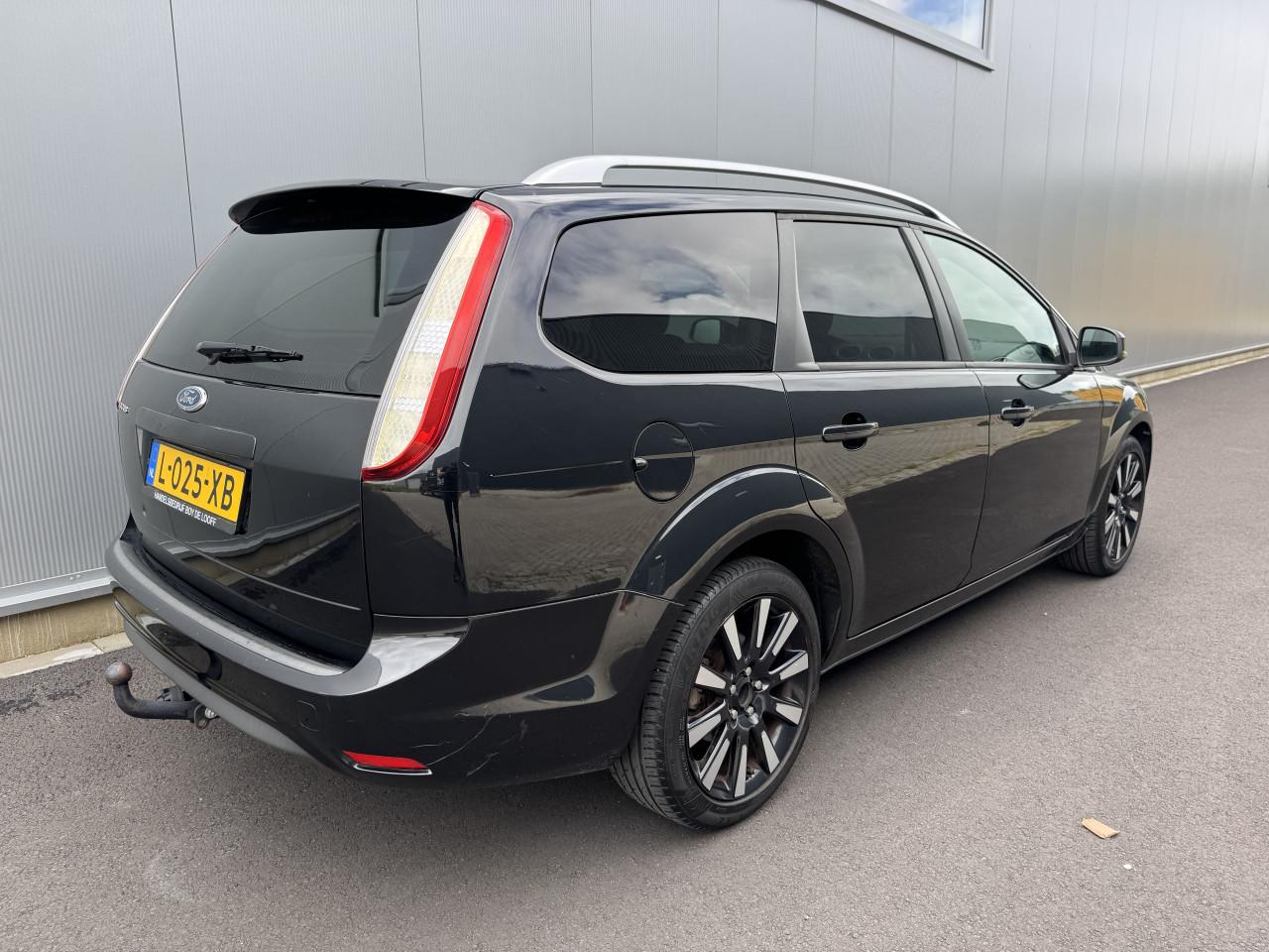 Ford Focus 1.6 Ghia black magic edition!