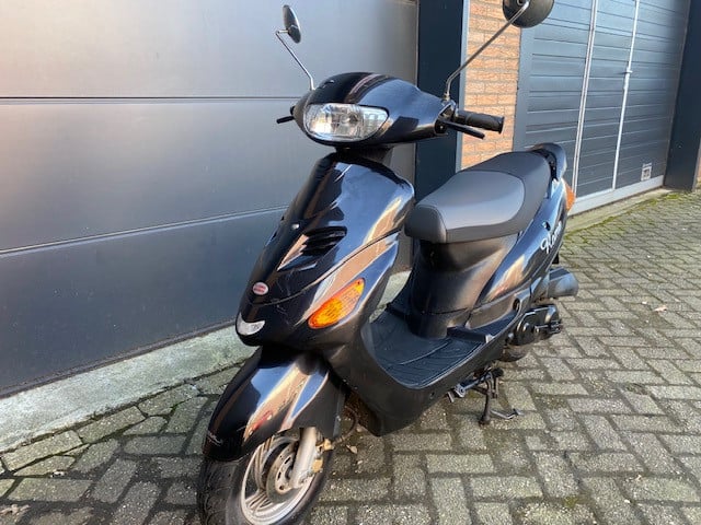 Koopje btc roma  zwart compct handzaam scootertje alles werkt nu 499 euro