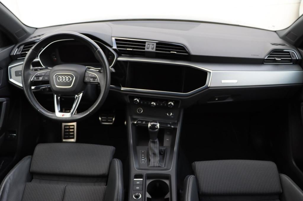 Audi Q3 45 tfsi e s edition 245pk s tronic | soh 99,7% |