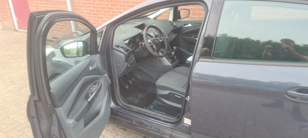 Ford C-max 1.6 tdci trend . dakdrager en set winterbanden bijgeleverd , gee