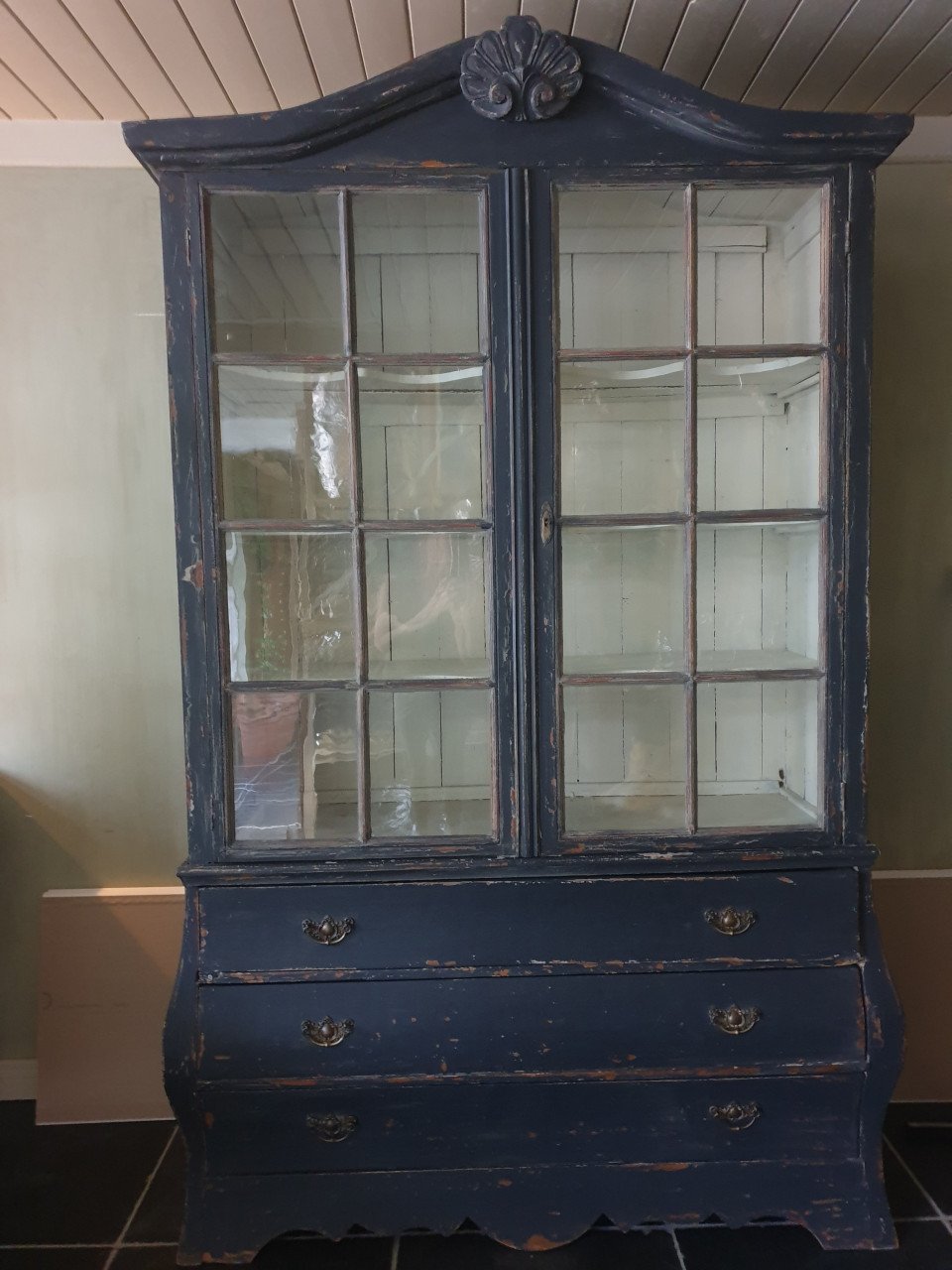 Prachtige brocante buffetkast met glazen deuren