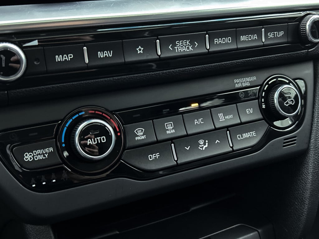 Kia E-niro executiveline 64 kwh | schuif-/kanteldak | 3-fase | jbl | stoelk