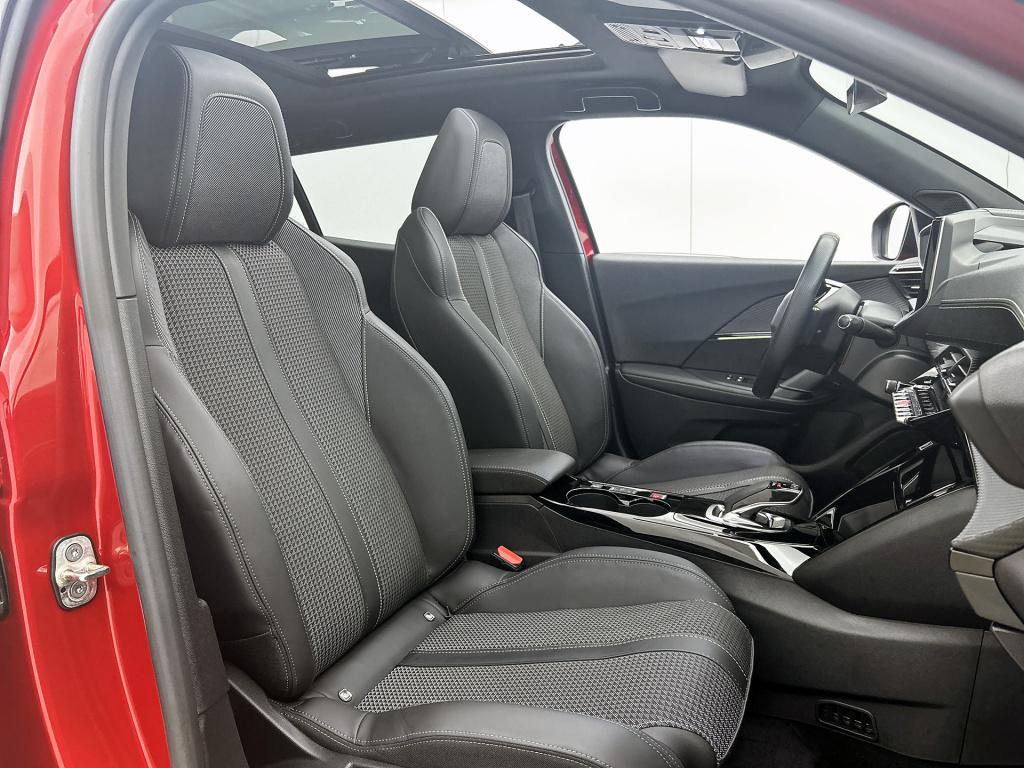 Peugeot E-2008 ev gt 50 kwh | rijklaar | panoramadak | stoelverwarming | ad