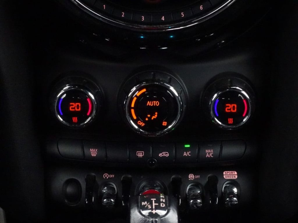 Mini Cooper mini 1.5 serious business automaat | jcw pack | king's cross