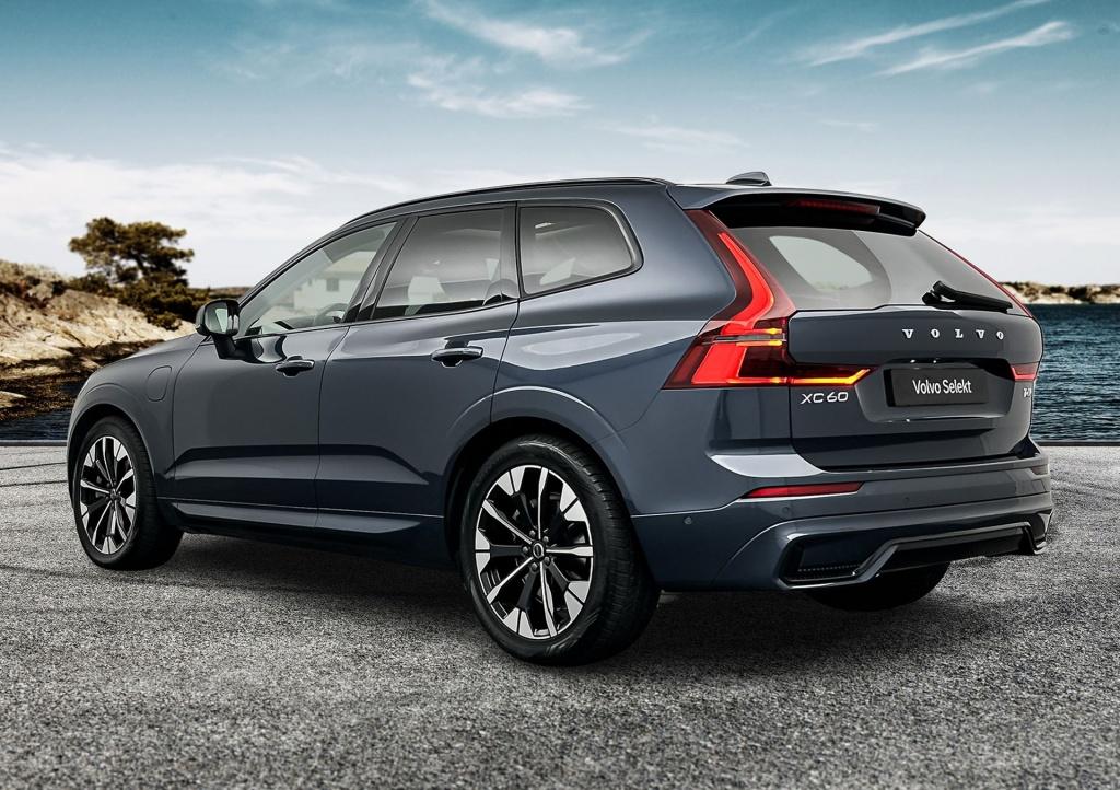 Volvo XC60 t6 398pk recharge ultra dark| pano| hud| 360camera|