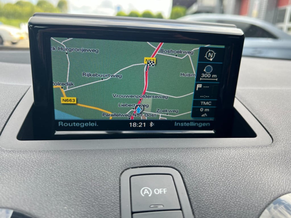 Audi A1 Sportback 1.0 tfsi adrenalin, s-line, navi enz...