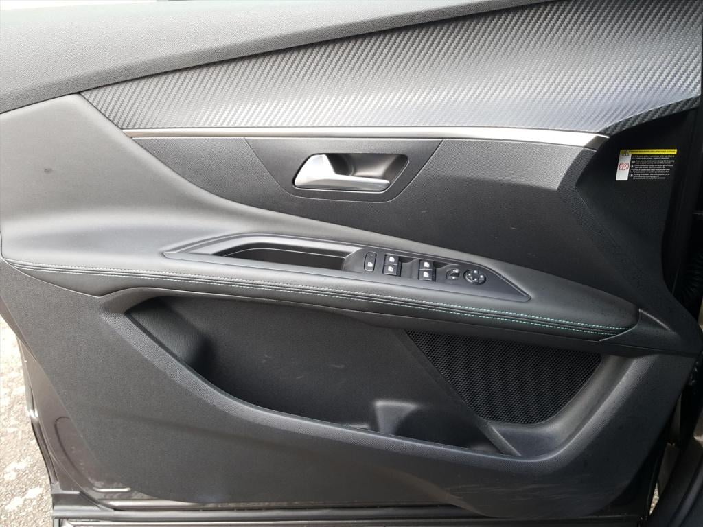 Peugeot 3008 allure 1.2-130pk automaat (eat8) apple carplay & android auto 