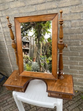Antieke kaptafel
