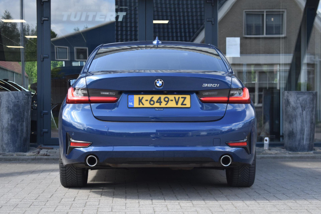 BMW 3-serie 320i high executive | harman kardon | schuif kanteldak | leder 
