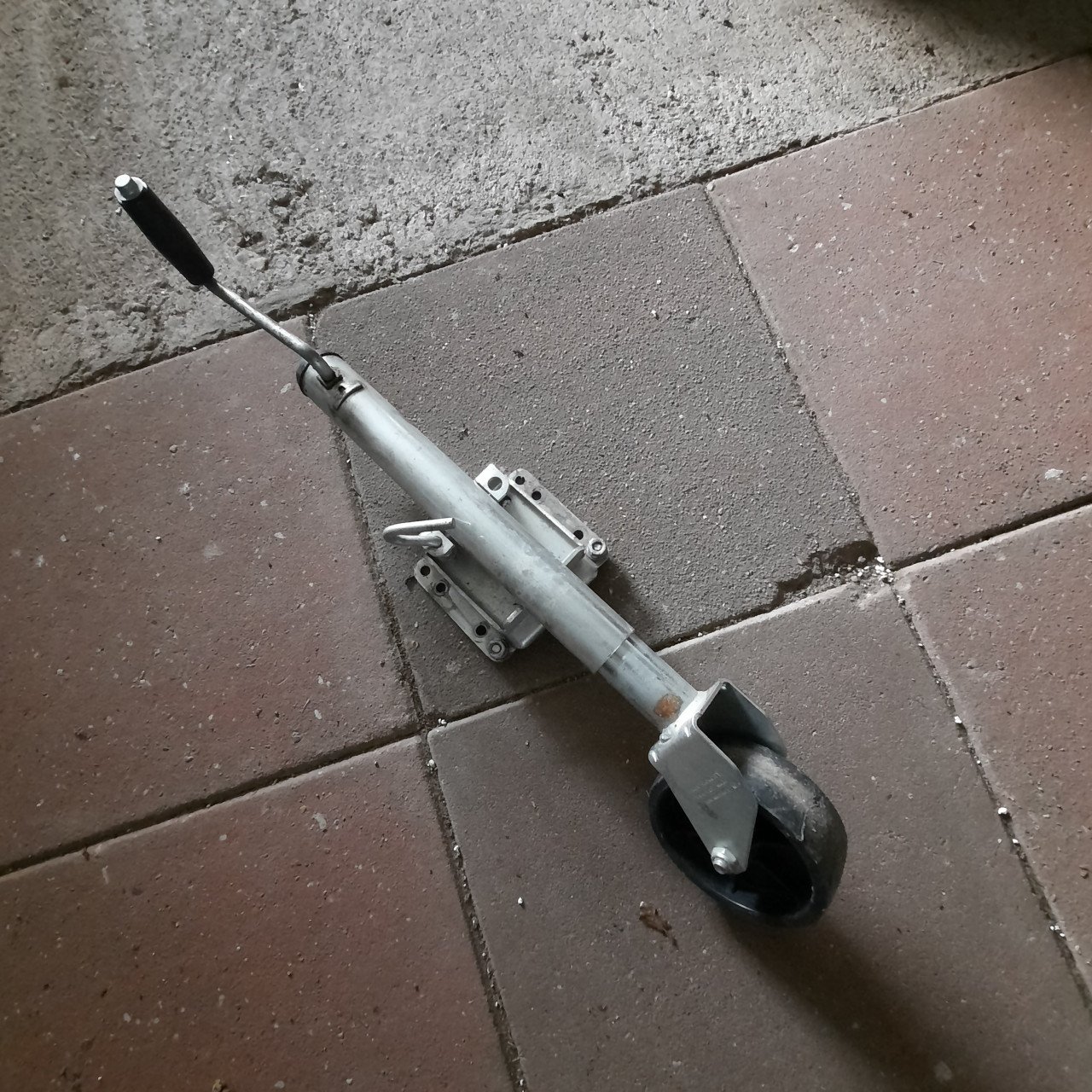 Zwaailichtbalk, trekhaken, gasfles kantelbaar neuswiel enz