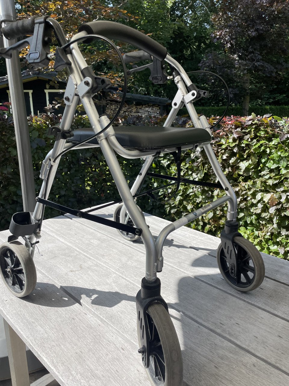 Rollator met mandje en tasje