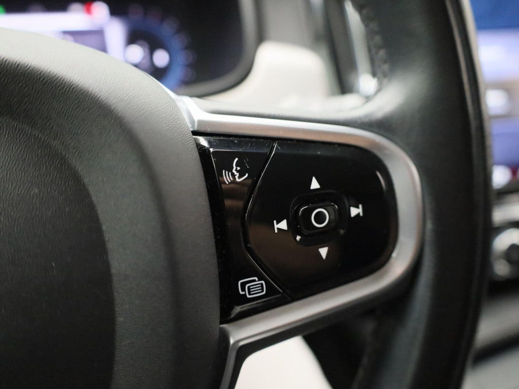 Volvo V90 2.0 b4 momentum business | automaat | navigatie | leder | apple c