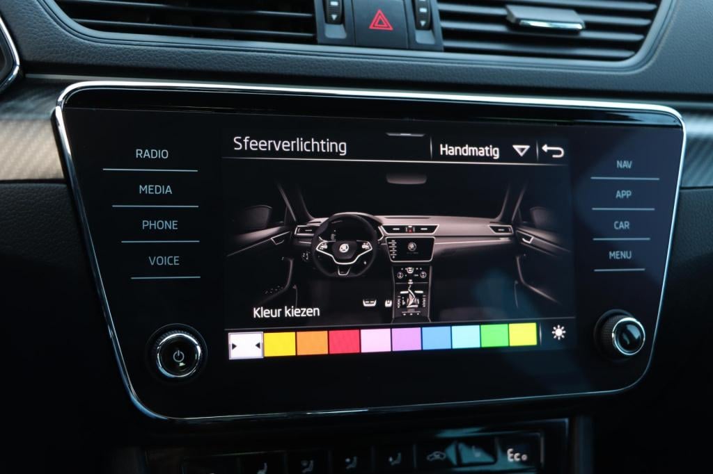 Skoda Superb combi 1.4 tsi iv sportline business 218pk dsg6 | memory | trek